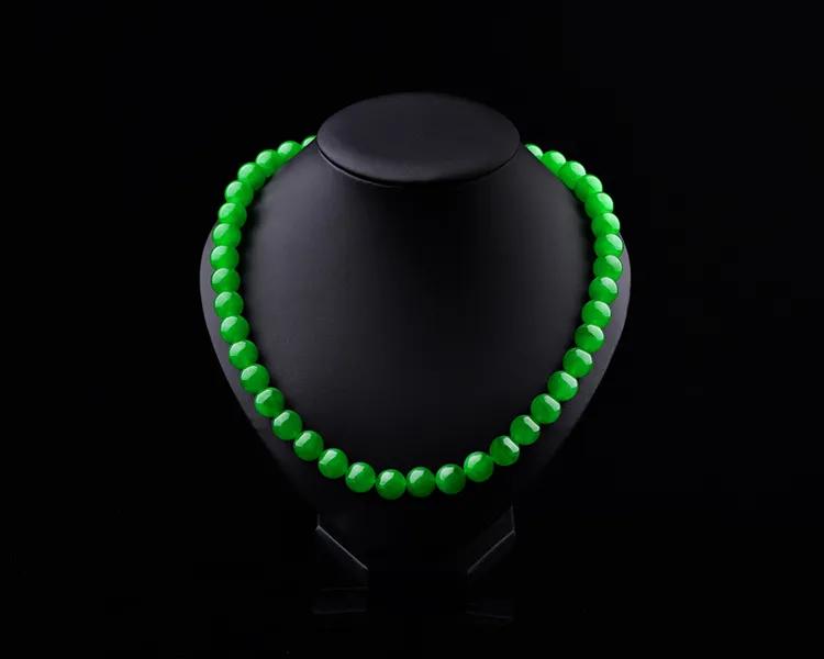 
                大家都知道翡翠是“玉石之王”，但你知道这个称号怎么来的吗？
   第1张