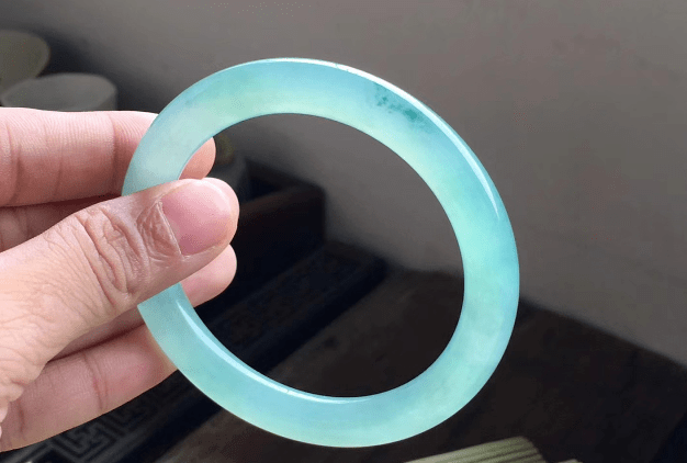 
                翡翠圈也有“规则”？买翡翠时你应该知道的事情！
   第2张