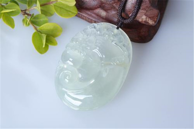 冰种翡翠和冰糯种翡翠有什么不同？我们一起来认真观察！   第3张