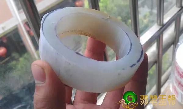翡翠赌石明明已经涨了，这个步骤却让我的手镯出了裂。   第12张