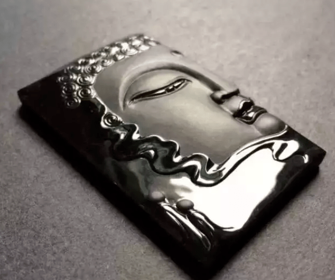 
                翡翠要想达到收藏级别的升值空间，需要具备哪些条件？
   第1张