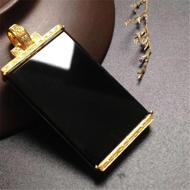 翡翠无事牌的来历是什么？这里面学问可大了！   第3张