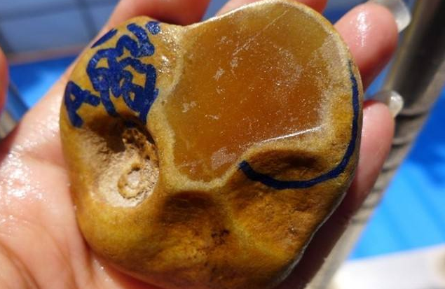 所有的翡翠都有雾层吗？没雾的翡翠毛料是什么样的？   第3张