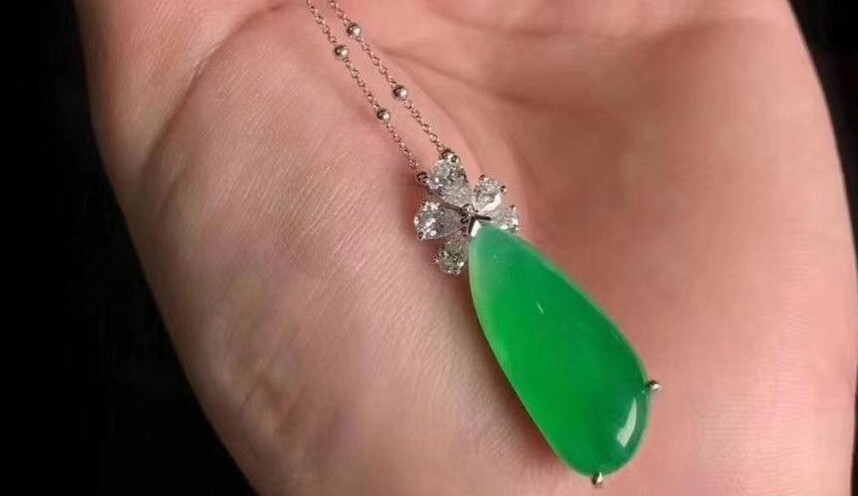 
                翡翠为什么要镶嵌？镶嵌的作用有什么？
   第2张