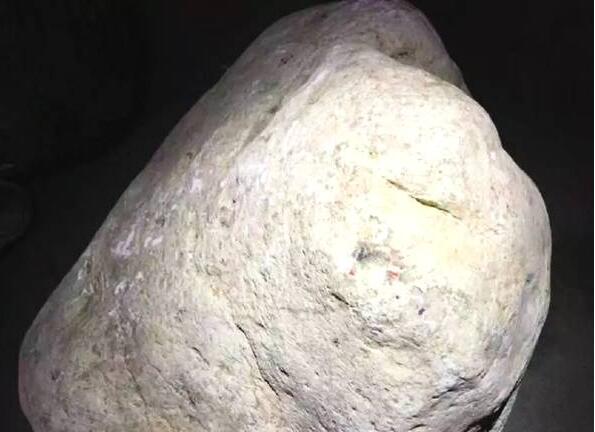 老坑全赌料红翡翡翠原石，预计可以开出一箩筐红翡手镯，大涨！   第1张