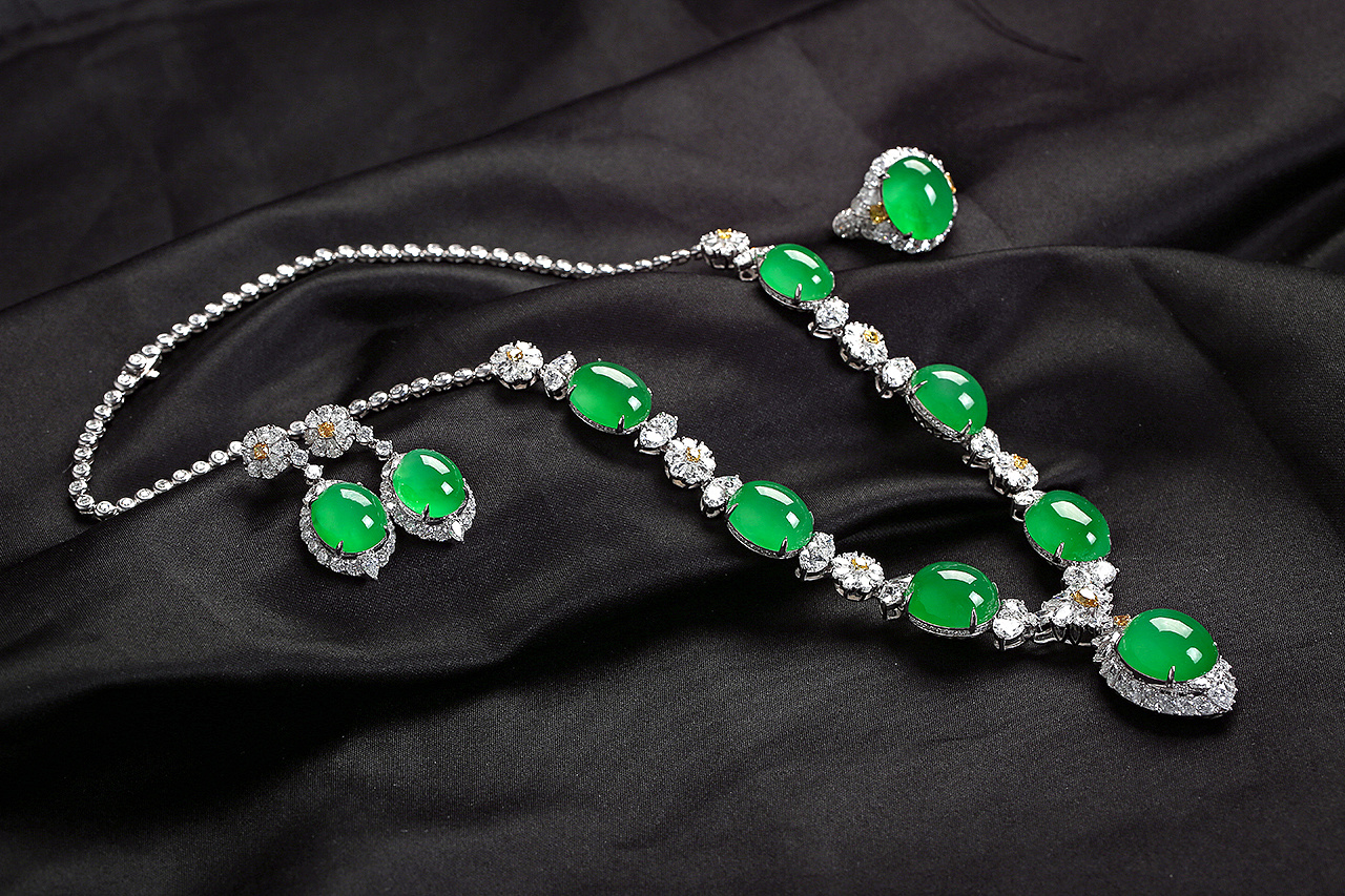 
                翡翠的镶嵌之美
   第2张