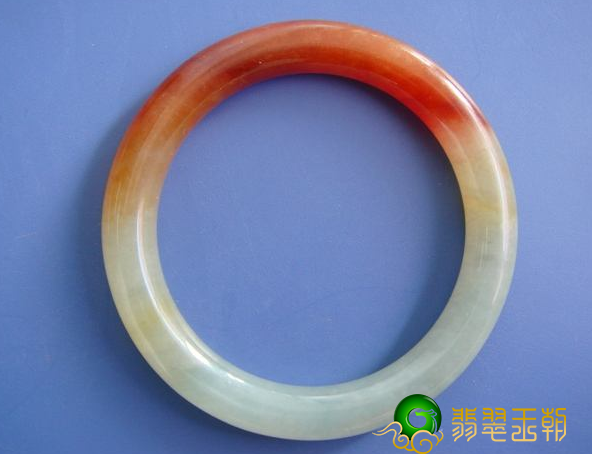 老翡翠镯子的价钱如何？它的价钱受哪些要素危害？   第2张
