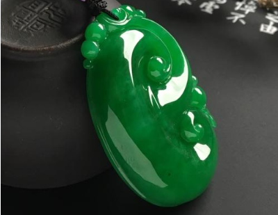 翡翠帝王绿挂件值多少钱？看完就知道了！   第4张
