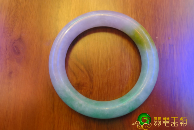 三彩翡翠镯子如何，究竟是否传说中的那般好？   第1张