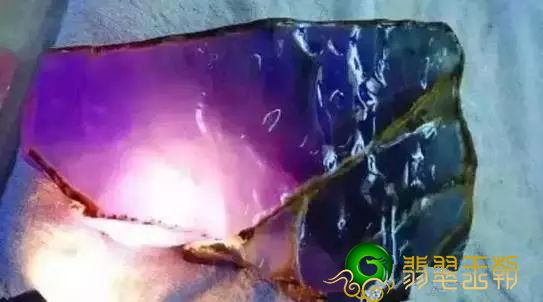 最强翡翠翡翠赌石，380万切出来两个亿！   第3张