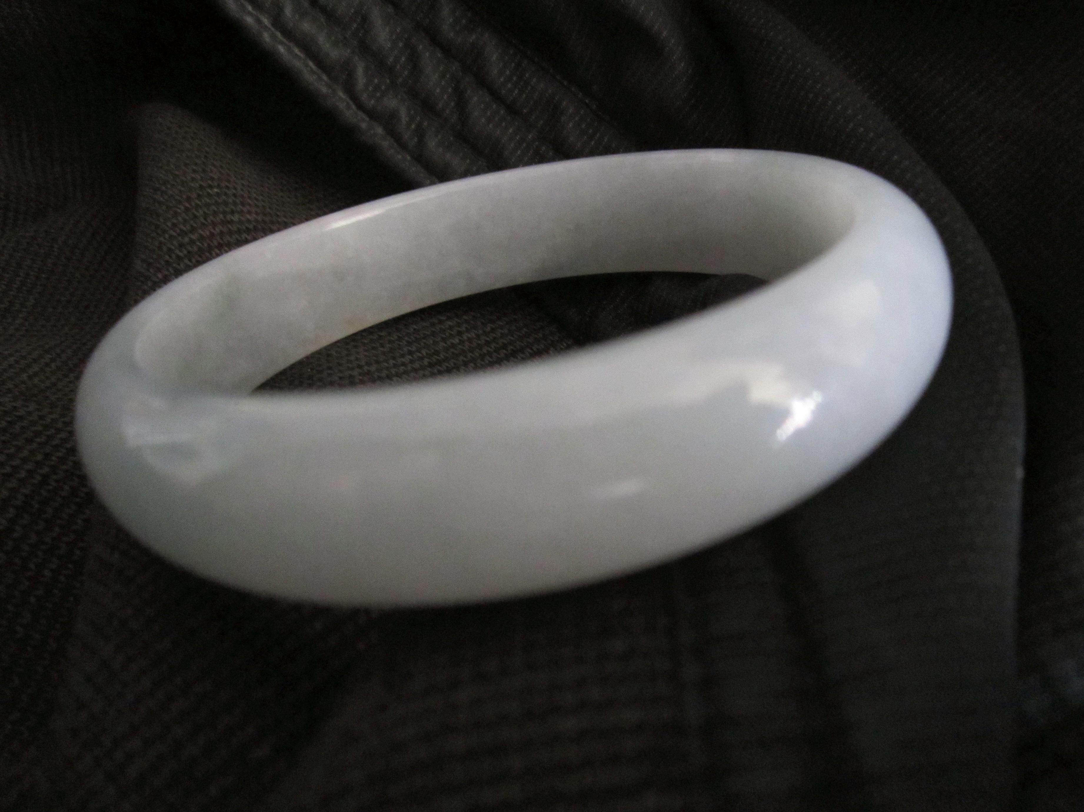 牛奶底翡翠为什么不值钱？什么样的翡翠才值钱？   第1张