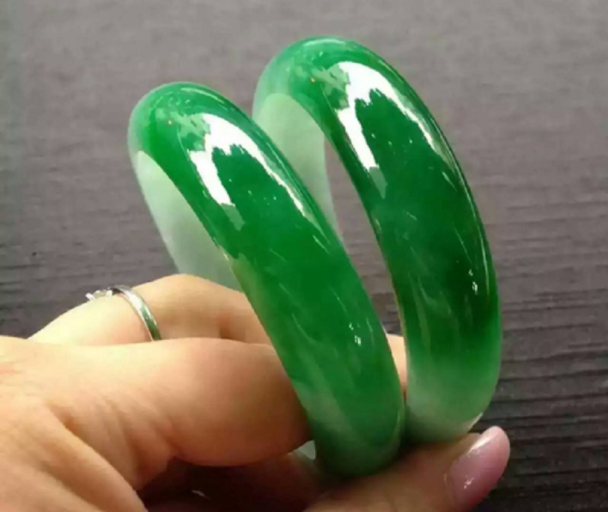 
                这些常见的翡翠小知识，爱翡翠的你该了解些
   第2张