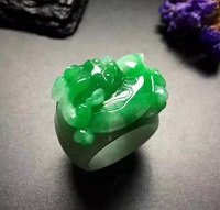 类型丰富多彩的翡翠戒指，哪种合适你嘞？   第2张