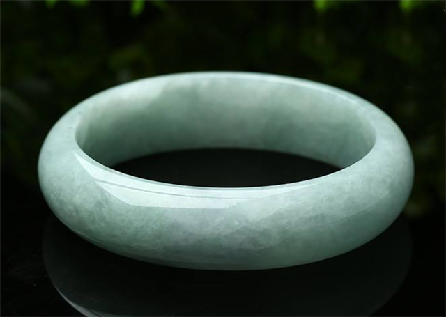 豆种翡翠手镯是低档翡翠产品不值得购买?这是你的误解! 第2张
