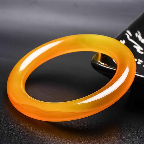 买个玉髓手镯7000贵吗 算是什么水平