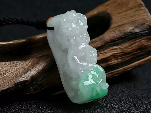 
                翡翠玉雕的雕刻工艺有哪些，玉雕的工艺价值
   第1张