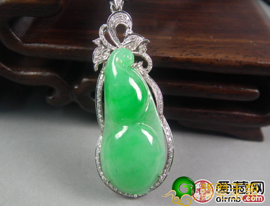 翡翠送礼物有什么注重和避讳 千万不要弄错了！   第1张