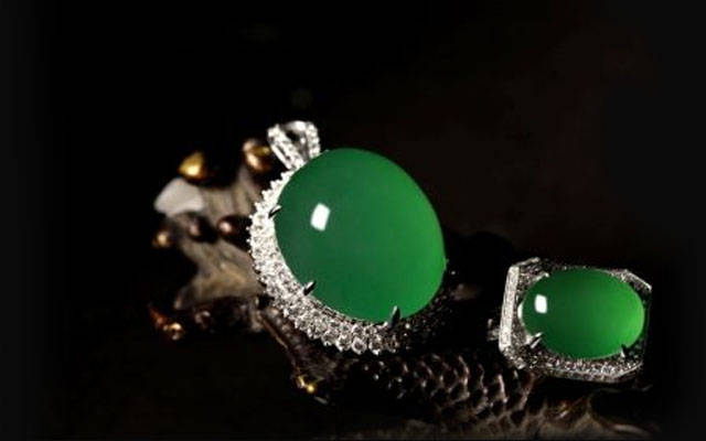 
                翡翠的原生色是什么颜色？其与翡翠的次生色有何不同？
   第1张