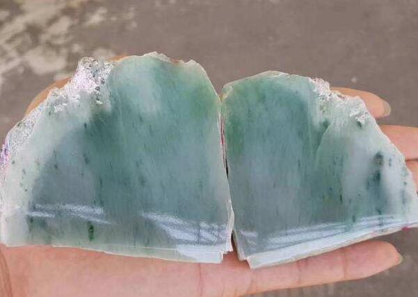 飘花的价值是附加价值,翡翠原石有没有飘花怎么看? 第1张