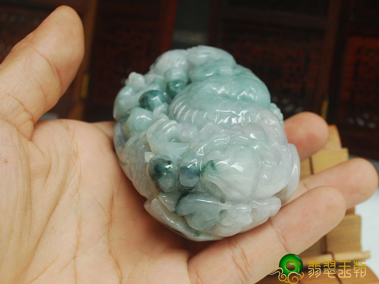 翡翠手把件是啥 翡翠手把件如何制作   第1张