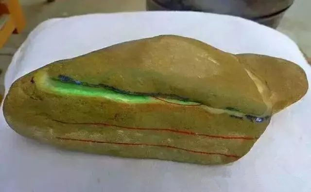 
                大马坎黄加绿原石，加工出简直美如画
   第1张