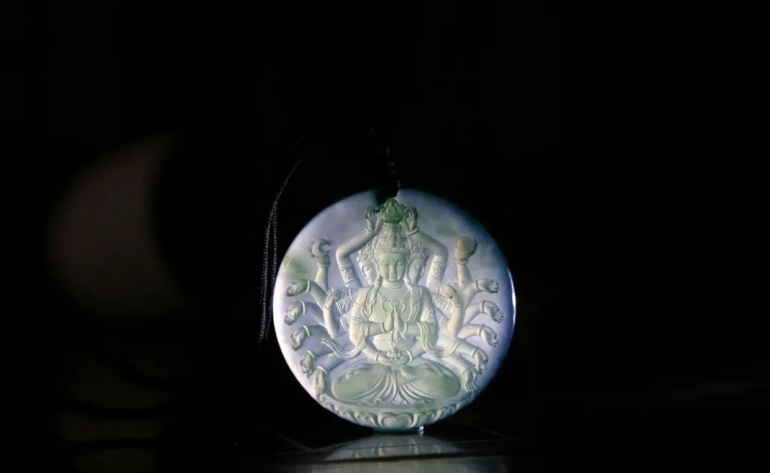 
                不同的雕刻技法形成的美感也不同
 