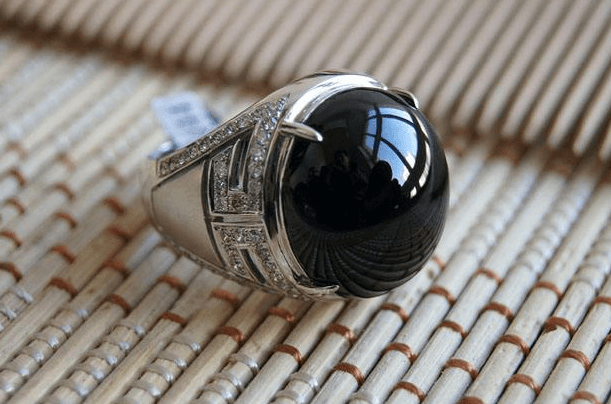 翡翠戒指佩戴有什么讲究？这样保养翡翠戒指才正确！   第3张