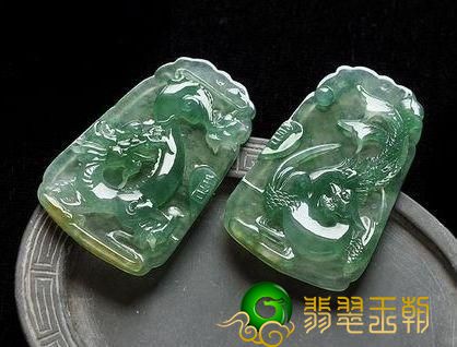 象征爱情的龙凤结合翡翠牌 