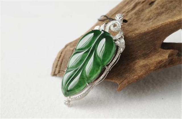 影响翡翠价格的原因是什么？讲一讲买玉要注意哪些事项！   第2张