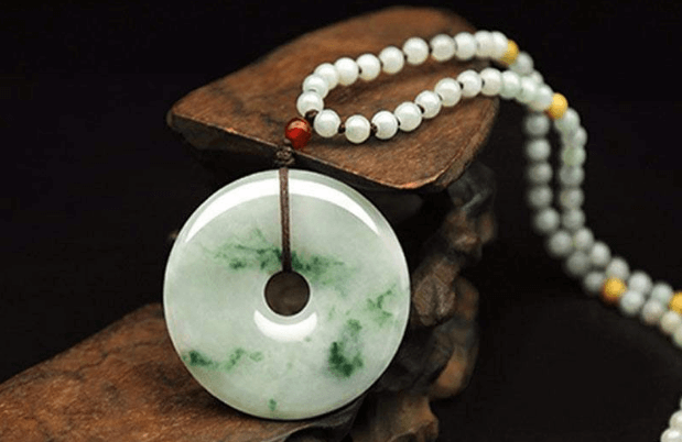 翡翠平安扣男人带可以吗?高品质的翡翠平安扣有哪些特征?(图文) 第2张