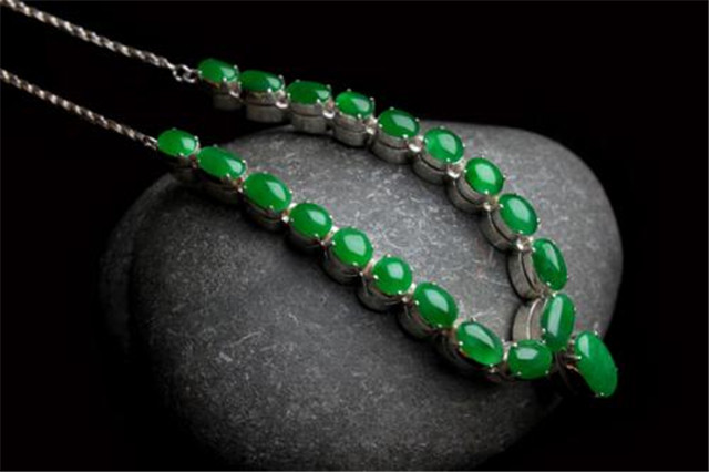 影响翡翠价格的原因是什么？讲一讲买玉要注意哪些事项！   第3张