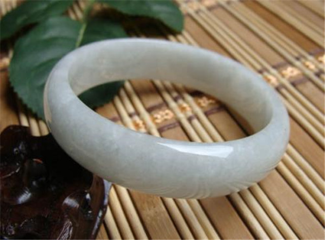 冰种翡翠一定比糯种翡翠贵吗？视其品质而定！(图文)   第3张