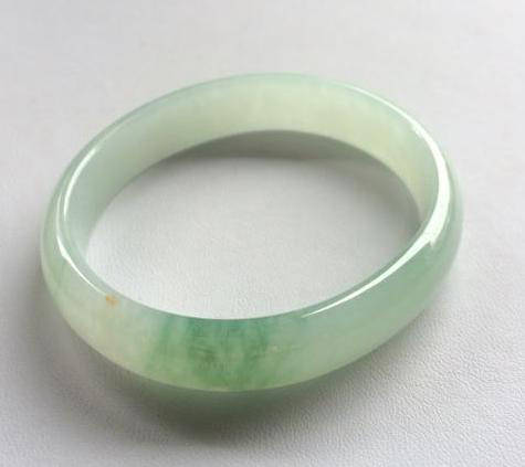 
                四种翡翠手镯，哪种是你的菜？
   第2张