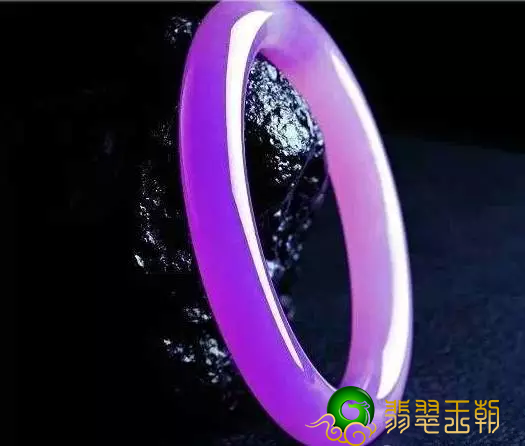 最强翡翠翡翠赌石，380万切出来两个亿！   第2张