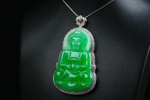 佩戴翡翠观音挂件需要注意什么?别等“水干”才后悔! 第4张