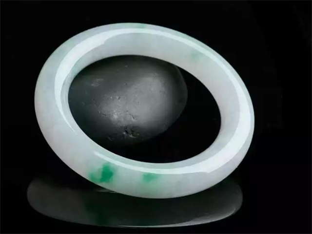 冰糯种翡翠手镯价格参考，千万不要买贵了！   第1张