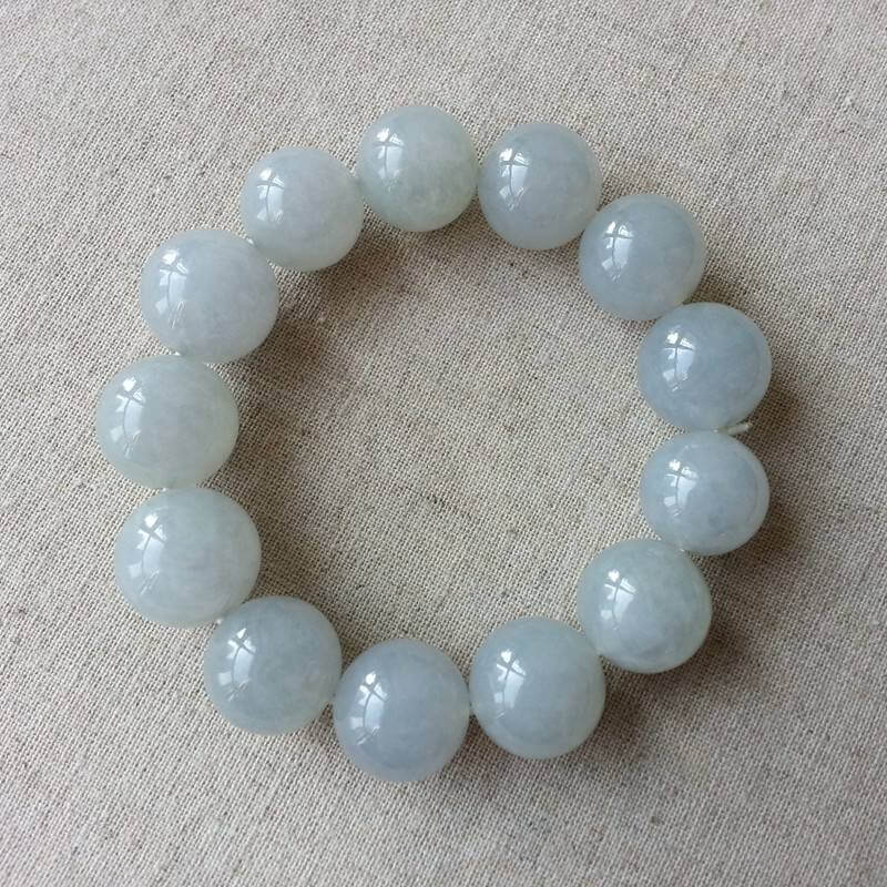 什么是牛奶底翡翠？牛奶底翡翠的档次怎么样？   第1张