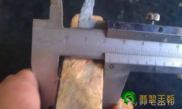 翡翠赌石明明已经涨了，这个步骤却让我的手镯出了裂。   第7张