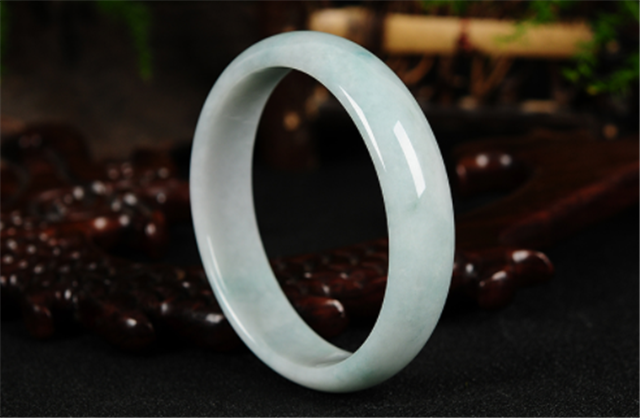 翡翠手镯怎么保养，才会越来越水润！   第2张