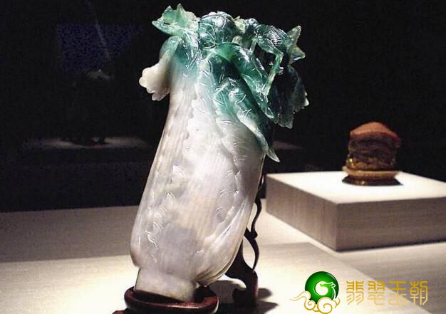 翡翠大白菜被誉为珍贵文物，真实危害其与众不同使用价值的要素是啥   第1张