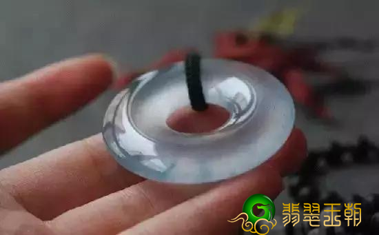 带上吉祥寓意的翡翠如何配戴都好？   第8张