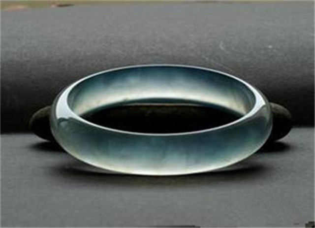 如何选择合适的手镯？本文为你答疑解惑！   第1张