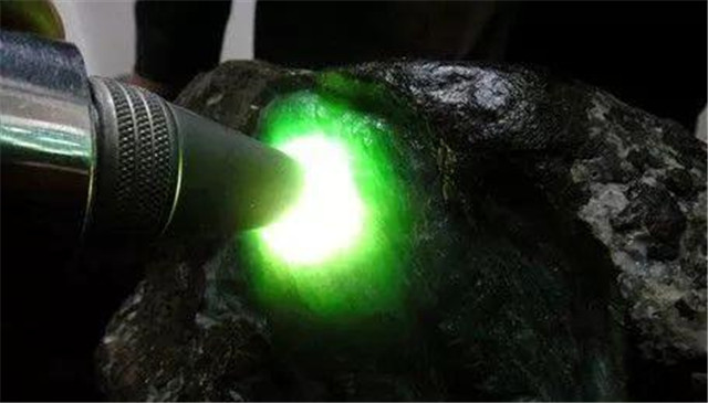 翡翠皮壳翠友们知道是什么吗？我们一起点击查看！(图文)   第3张