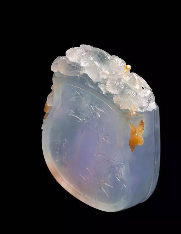 
                翡翠玉雕精品欣赏，给人一种余味无穷的感觉，这是我看过最好的翡翠！
   第8张