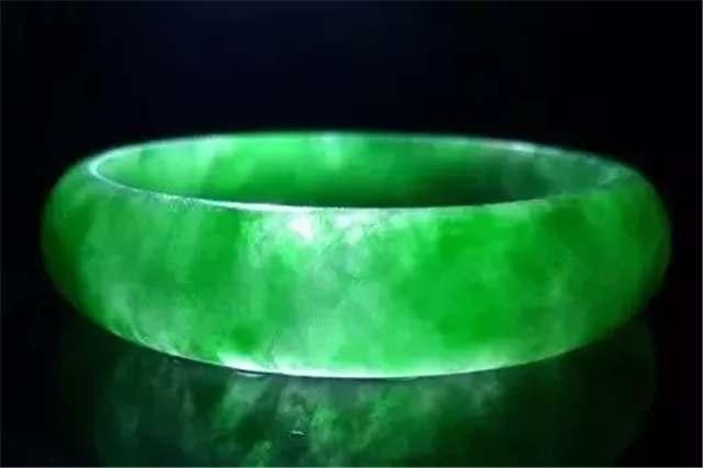 翡翠造假防不胜防，科普一下最新的5种翡翠造假手段！(图文)   第2张