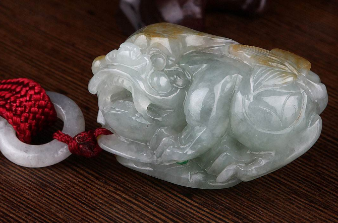 翡翠貔貅手把件有什么寓意？盘玩时需要注意些什么？   第1张