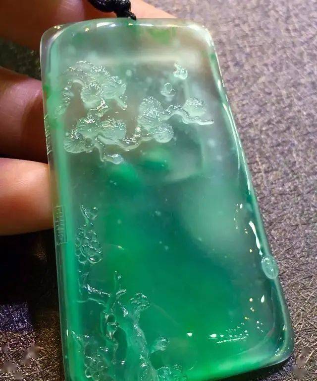 好的翡翠料子，价格想翻倍，得看雕刻师厉不厉害了   第6张