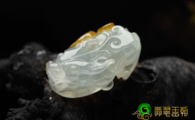 翡翠果真是一经手便会令人喜爱，那麼你喜欢的是翡翠的什么？   第3张
