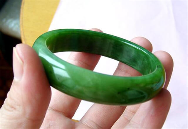 你的浓绿翡翠手镯是真的吗?有可能是这些仿制品! 第6张