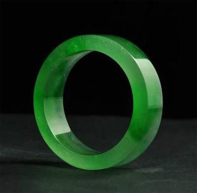 
                盘点那些仙境般的极品翡翠！
   第1张